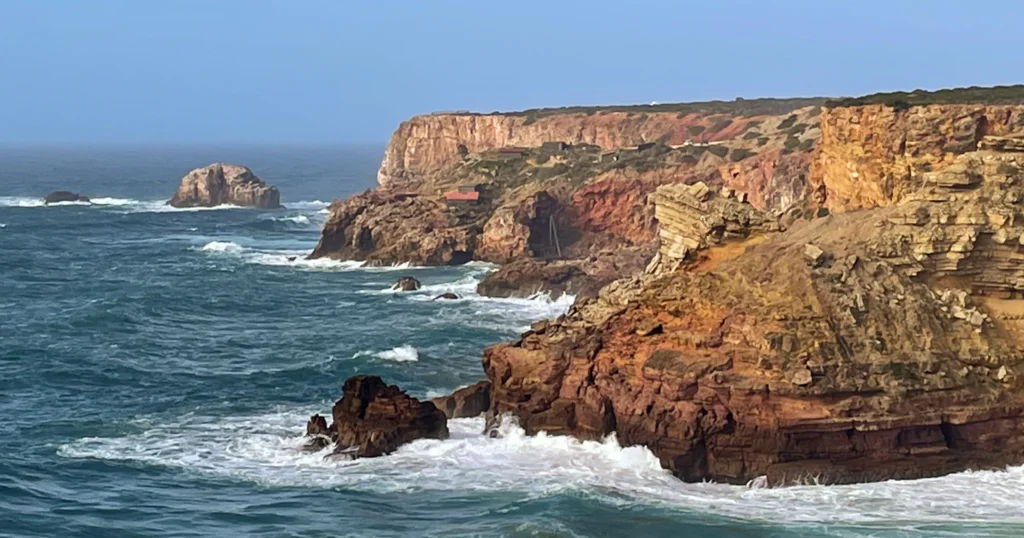 Vicentine Coastal Park image of the coastline with redish brown cliffs