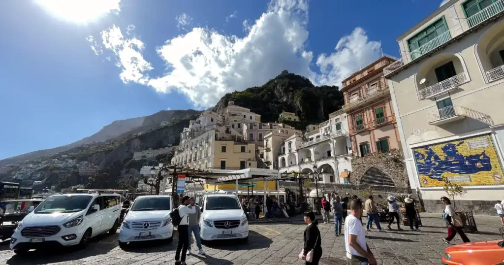 Taxis lined up in Amalfi r