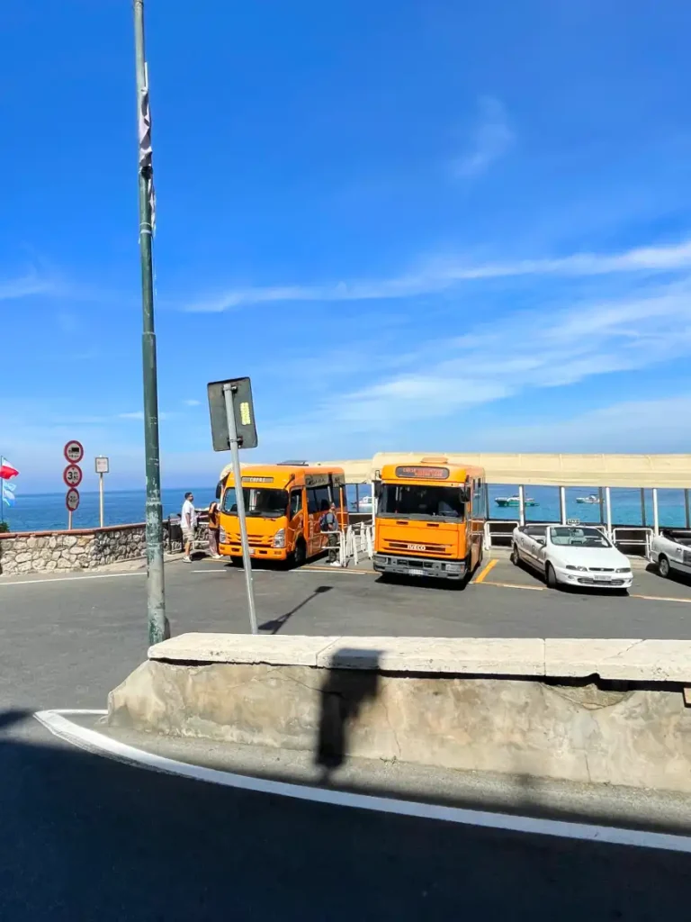 Busses waiting to leave for Capri Town