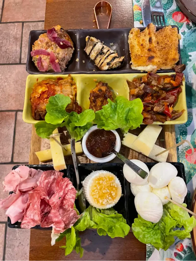 La Bottega de Formaggio overhead image of charcuterie board