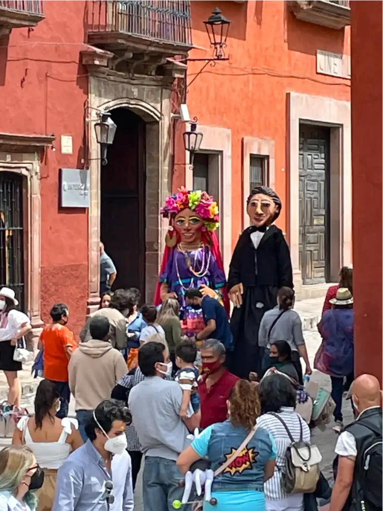 San miguel de allende Frida Kahlo and Diego Rivera street paper mache