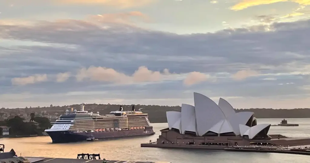 Sydney Opera House and cruise ship