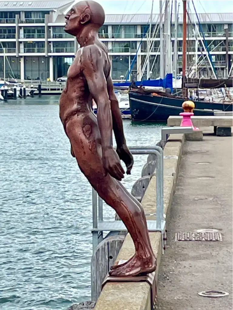 Wellington Statue of a man leaning out over Wellington Harbour