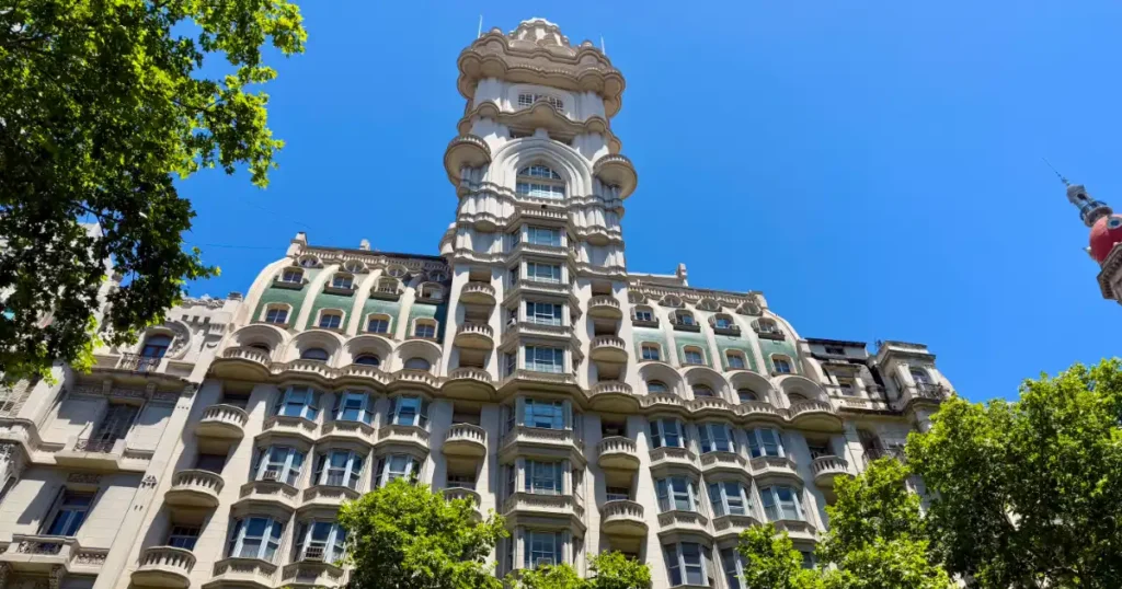 Palicio Borolo with its iconic lighthouse on top on a beautiful day in Buenos Aires