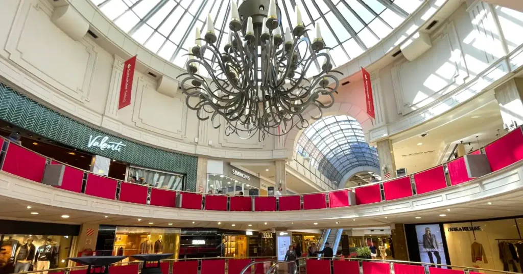 Patio Bullrich an antique mall with incredible history and glass dome